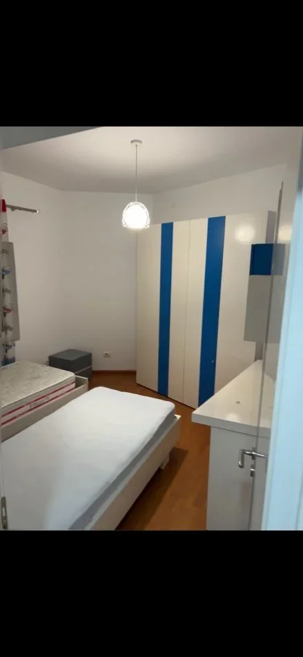 Tirane, jepet me qera apartament 2+1 Kati 3, 110 m² 440 € (Sauk)