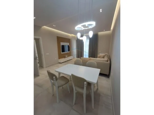 Tirane, jepet me qera apartament 2+1+Ballkon Kati 4, 120 m² 1.100 € 