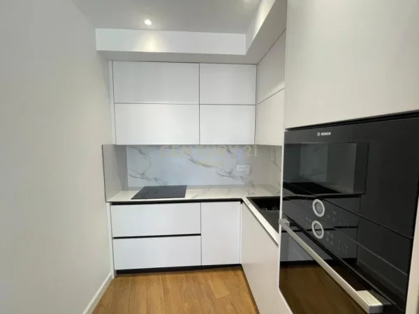 Tirane, jepet me qera apartament 2+1+Ballkon Kati 5, 103 m² 1.900 € (Lake View)