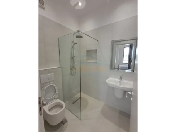 Tirane, jepet me qera apartament 2+1+Ballkon Kati 4, 120 m² 1.100 € 