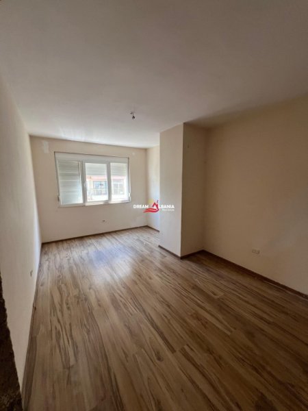Tirane, shitet apartament 2+1 Kati 5, 102 m² 127.000 € (Ne Astir)