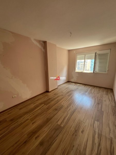 Tirane, shitet apartament 2+1 Kati 5, 102 m² 127.000 € (Ne Astir)