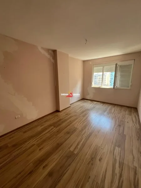 Tirane, shitet apartament 2+1 Kati 5, 102 m² 127.000 € (Ne Astir)