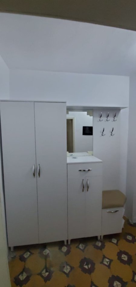 Tirane, jepet me qera apartament 1+1 Kati 5, 60 m² 400 € (Brryli, Ministria e Jashtme)