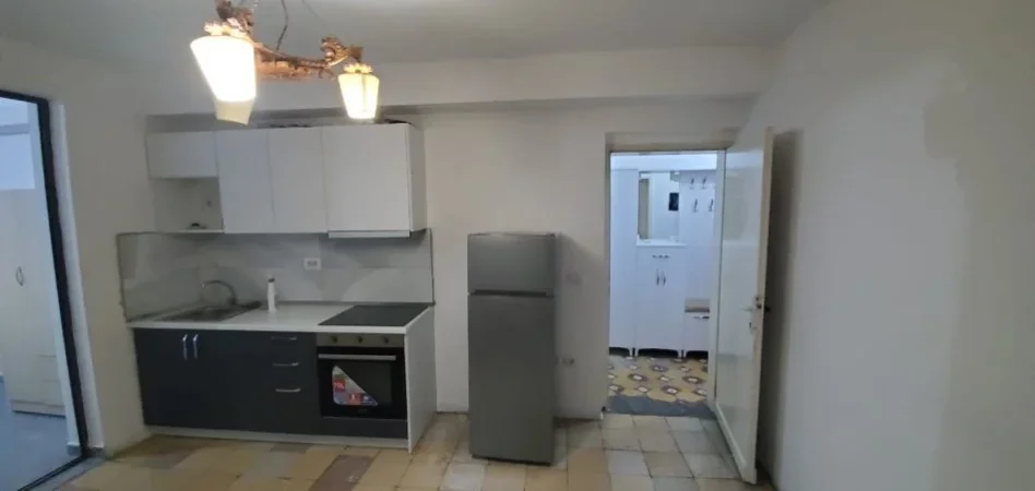 Tirane, jepet me qera apartament 1+1 Kati 5, 50 m² 400 € (Perballe me Ministrine e Jashtme)