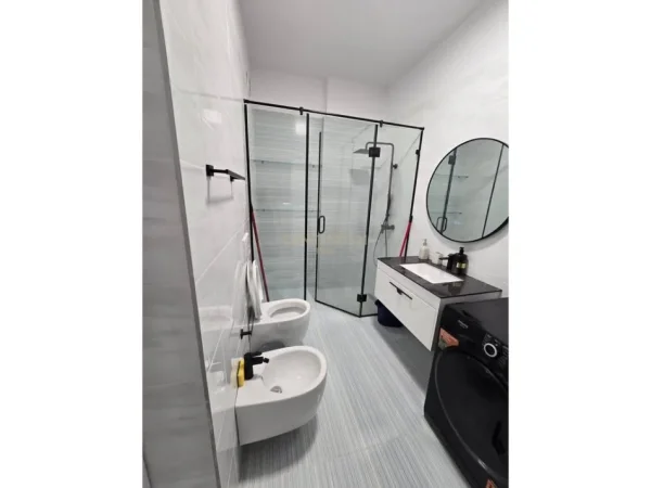 Tirane, jepet me qera apartament 1+1+Ballkon Kati 2, 74 m² 650 € (Ish Stacioni i Trenit)
