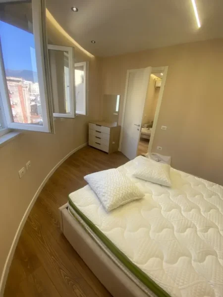 Tirane, jepet me qera apartament 1+1 Kati 5, 750 € 