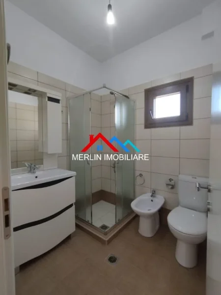 Tirane, jepet me qera Vile 5+1 Kati 2, 165 m² 1.200 € (RRUGA PASHO HYSA,ALI DEM)