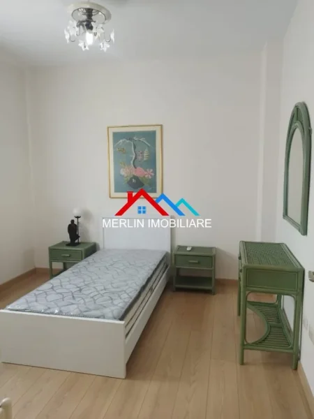 Tirane, jepet me qera Vile 5+1 Kati 2, 165 m² 1.200 € (RRUGA PASHO HYSA,ALI DEM)