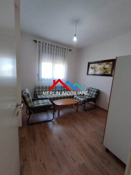 Tirane, jepet me qera Vile 5+1 Kati 2, 165 m² 1.200 € (RRUGA PASHO HYSA,ALI DEM)