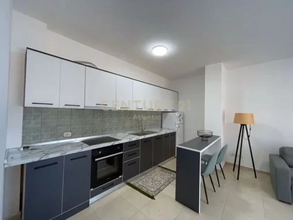 Durres, jepet me qera apartament 1+1+Ballkon Kati 4, 120 m² 400 € (ish rajoni)