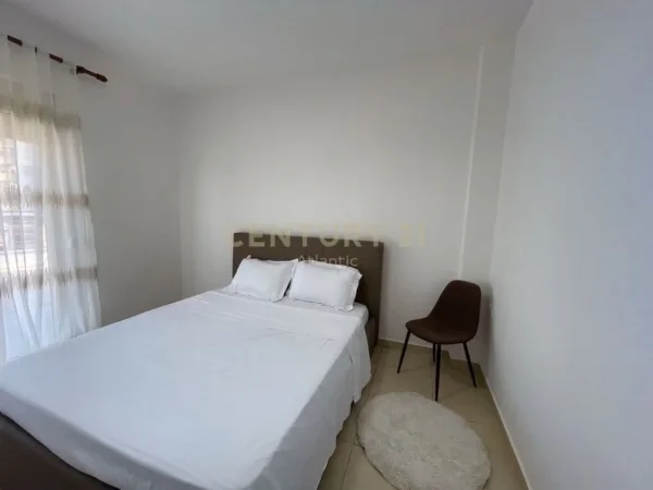 Durres, jepet me qera apartament 1+1+Ballkon Kati 4, 120 m² 400 € (ish rajoni)