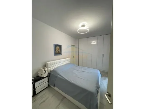 Tirane, jepet me qera apartament 3+1 , 114 m² 1.000 € (21 Dhjetori, Rruga e Kavajës, Tiranë)