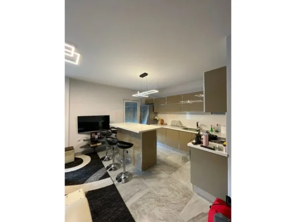 Tirane, jepet me qera apartament 3+1 , 114 m² 1.000 € (21 Dhjetori, Rruga e Kavajës, Tiranë)
