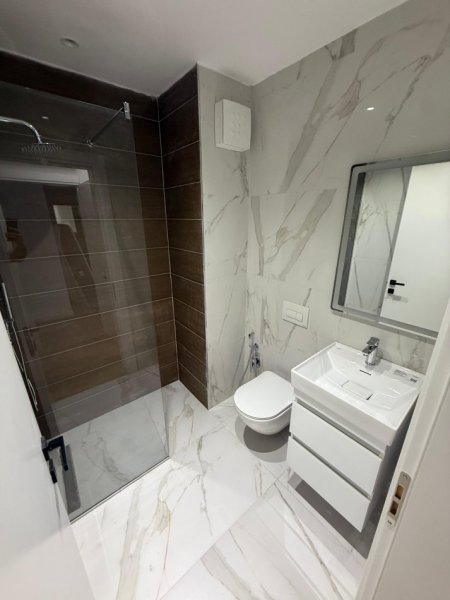 Tirane, jepet me qera apartament 2+1+Ballkon , 120 m² 1.250 € 