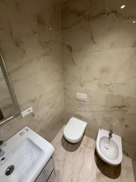Tirane, jepet me qera apartament 2+1+Ballkon , 120 m² 1.250 € 