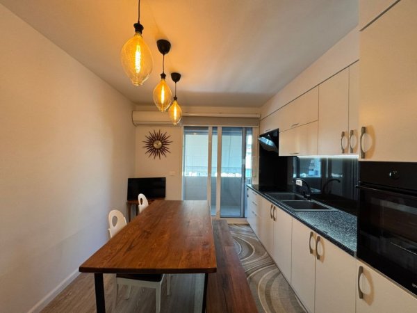Tirane, jepet me qera apartament 2+1+Ballkon Kati 3, 91 m² 1.150 € (Blloku)