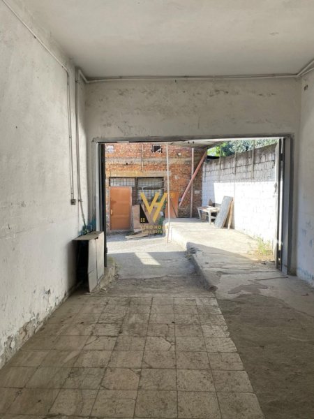 Tirane, jepet me qera magazine Kati 0, 400 m² 1.200 € (ALLIAS)