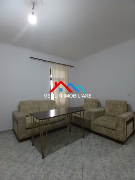 Tirane, jepet me qera garsonier Kati 1, 40 m² 300 € (RRUGA ANDRONIQI ZENGO ANTONIU)