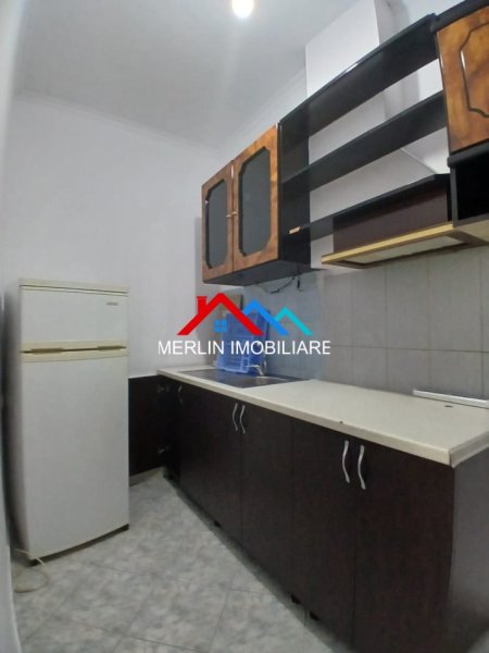 Tirane, jepet me qera garsonier Kati 1, 40 m² 300 € (RRUGA ANDRONIQI ZENGO ANTONIU)