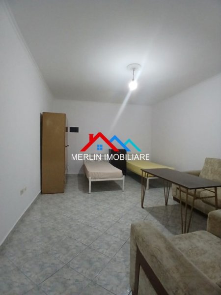 Tirane, jepet me qera garsonier Kati 1, 40 m² 300 € (RRUGA ANDRONIQI ZENGO ANTONIU)