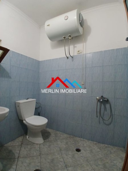 Tirane, jepet me qera garsonier Kati 1, 40 m² 300 € (RRUGA ANDRONIQI ZENGO ANTONIU)