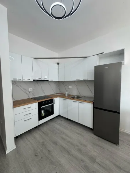 Tirane, jepet me qera apartament 1+1 , 70 m² 400 € 