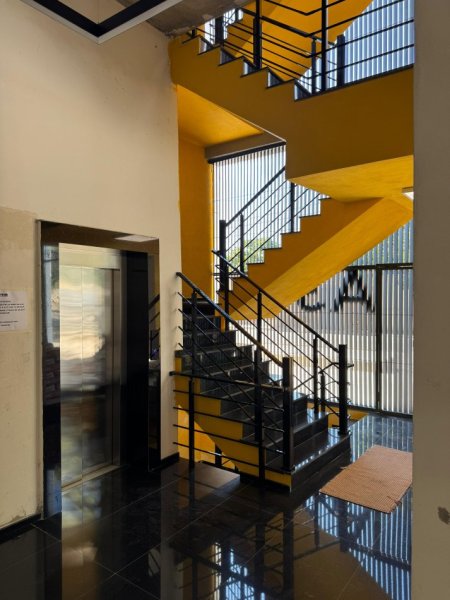 Tirane, jepet me qera ambjent biznesi Kati 1, 550 m² 3.000 € (Ish fabrika Uzina Dinamo, Rruga Dine Hoxha, Tiranë, Shqipëri)