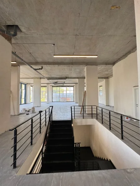 Tirane, jepet me qera ambjent biznesi Kati 1, 550 m² 3.000 € (Ish fabrika Uzina Dinamo, Rruga Dine Hoxha, Tiranë, Shqipëri)