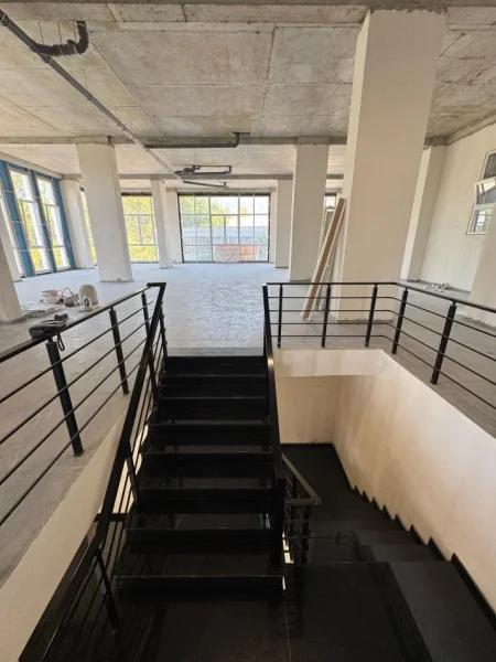 Tirane, jepet me qera ambjent biznesi Kati 1, 550 m² 3.000 € (Ish fabrika Uzina Dinamo, Rruga Dine Hoxha, Tiranë, Shqipëri)