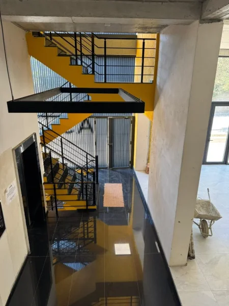 Tirane, jepet me qera ambjent biznesi Kati 1, 550 m² 3.000 € (Ish fabrika Uzina Dinamo, Rruga Dine Hoxha, Tiranë, Shqipëri)