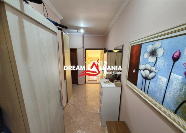 Tirane, shitet apartament 2+1+Ballkon Kati 5, 106 m² 130.000 € (ne Rrugen e Durresit, prane Gjimnazit Qemal Stafa)
