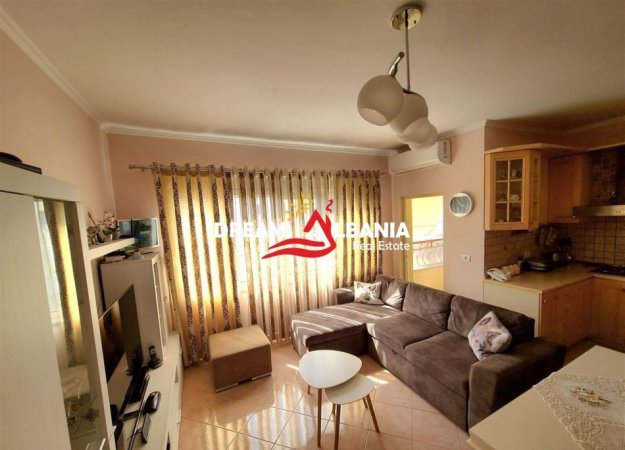 Tirane, shitet apartament 2+1+Ballkon Kati 5, 106 m² 130.000 € (ne Rrugen e Durresit, prane Gjimnazit Qemal Stafa)