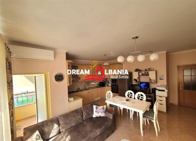 Tirane, shitet apartament 2+1+Ballkon Kati 5, 106 m² 130.000 € (ne Rrugen e Durresit, prane Gjimnazit Qemal Stafa)