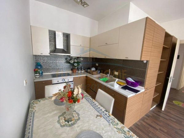 Tirane, jepet me qera apartament 1+1 Kati 4, 65 m² 350 € 