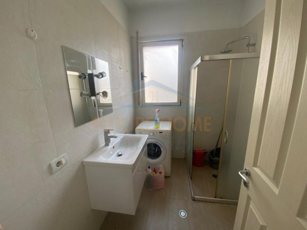 Tirane, jepet me qera apartament 1+1 Kati 4, 65 m² 350 € 