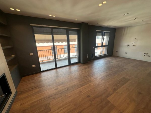 Tirane, shitet apartament 2+1+Ballkon Kati 3, 128 m² 335.000 € (Liqeni i Thate, Tirane)