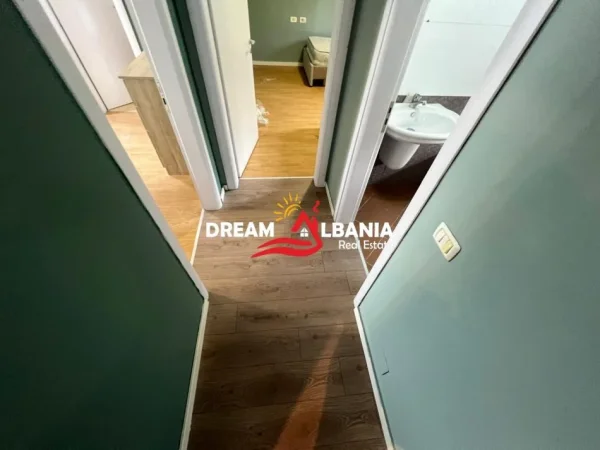 Tirane, jepet me qera apartament 2+1+Ballkon Kati 5, 200 m² 700 € (tek Kopeshti Botanik, prane Xhamise)