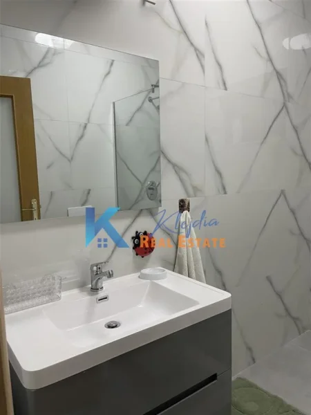 Tirane, jap me qera apartament 2+1+Ballkon Kati 1, 100 m² (Rruga Ferit Xhajko, ish Restorant Durresi)