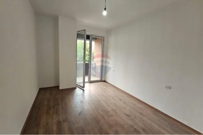 Tirane, shitet apartament 1+1 Kati 3, 70 m² 173.500 € (Mbrapa Higjenës, pranë shkollës Osman Myderizi, ID: 530571001-89)