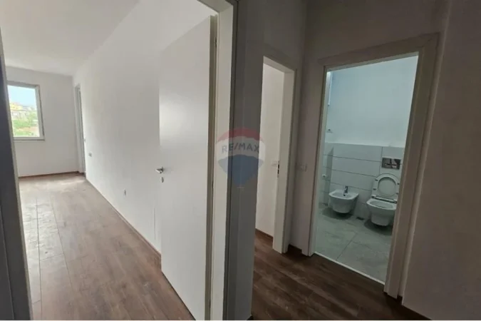 Tirane, shitet apartament 1+1 Kati 3, 70 m² 173.500 € (Mbrapa Higjenës, pranë shkollës Osman Myderizi, ID: 530571001-89)