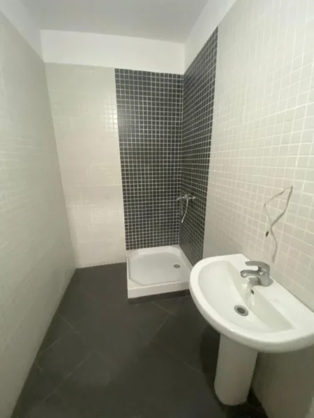 Tirane, jepet me qera apartament 2+1 Kati 3, 100 m² 400 € (rruga teodor keko)