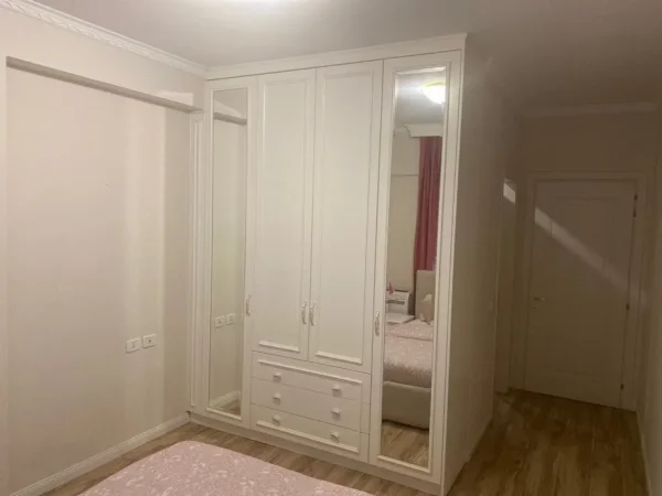 Tirane, jepet me qera apartament 2+1 Kati 2, 110 m² 950 € (komuna e parisit)