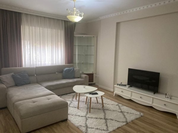Tirane, jepet me qera apartament 2+1 Kati 2, 110 m² 900 € (komuna e parisit)