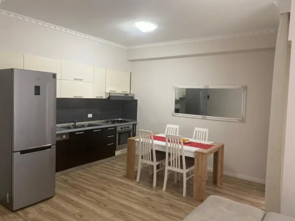 Tirane, jepet me qera apartament 2+1 Kati 2, 110 m² 950 € (komuna e parisit)