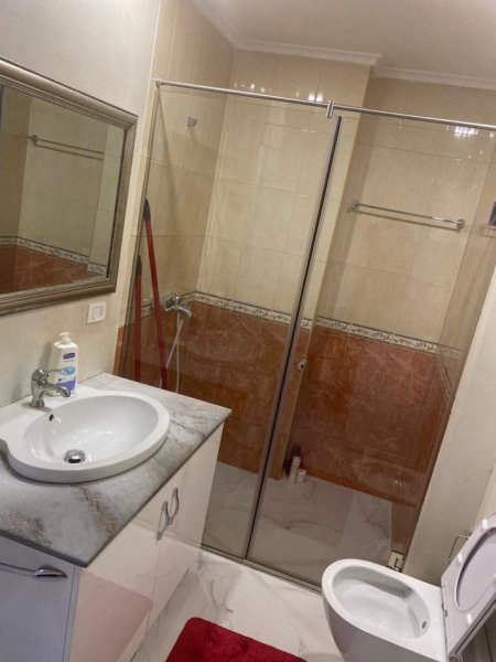 Tirane, jepet me qera apartament 2+1 Kati 2, 110 m² 900 € (komuna e parisit)