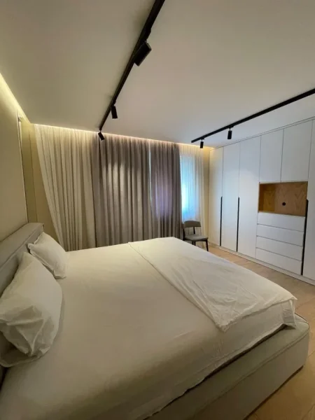 Tirane, jepet me qera apartament 2+1+Ballkon , 90 m² 1.000 € 