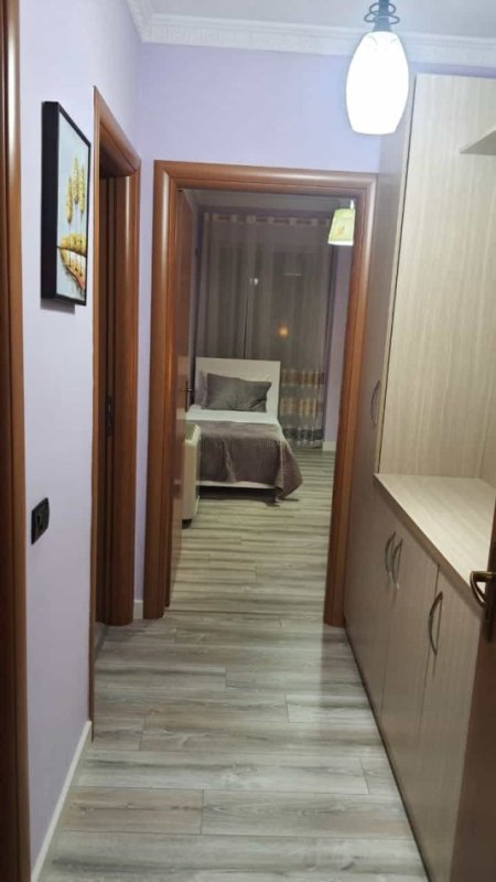 Tirane, jepet me qera apartament 2+1 Kati 5, 140 m² 1.200 € (komuna e parisit)