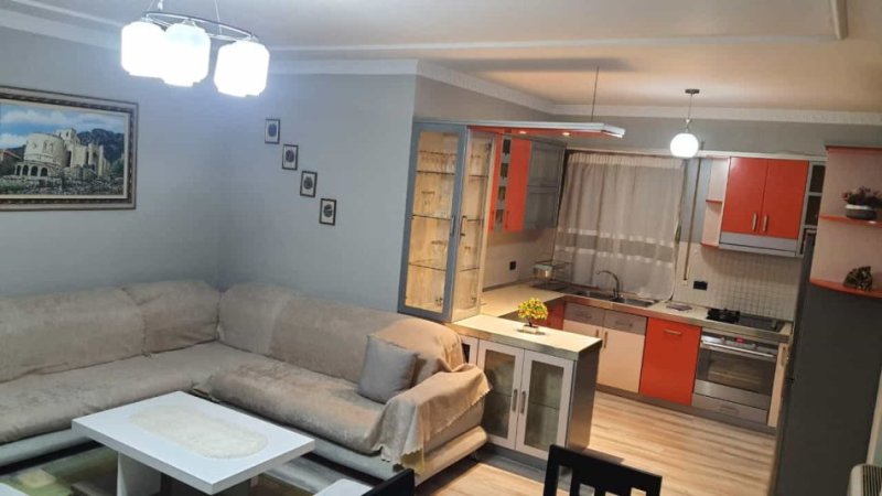 Tirane, jepet me qera apartament 2+1 Kati 5, 140 m² 1.200 € (komuna e parisit)