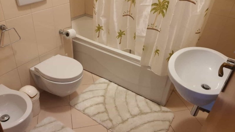 Tirane, jepet me qera apartament 2+1 Kati 5, 140 m² 1.200 € (komuna e parisit)